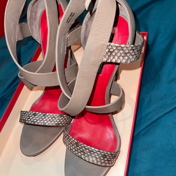 Charles Jourdan Gia Sandal in Taupe. - Picture 5 of 7